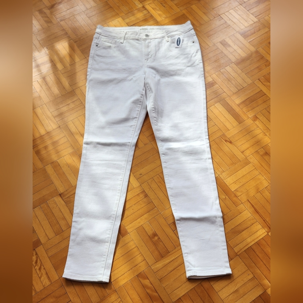 NWT Old Navy Rockstar Skinny Denim Jeans - FREE with Purchase over 50$